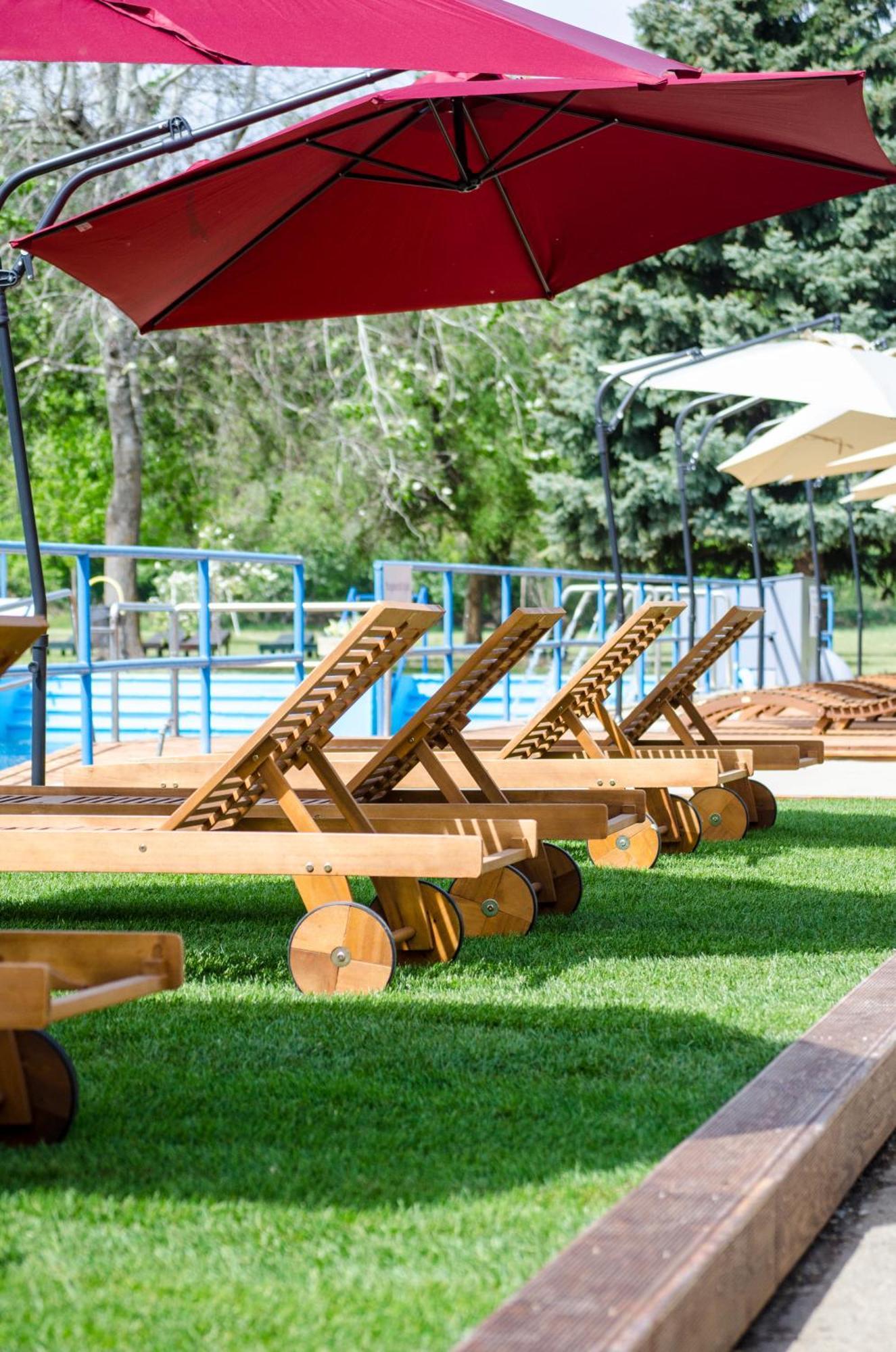Sziksosfuerdo Strand Es Kemping Сегед Екстер'єр фото